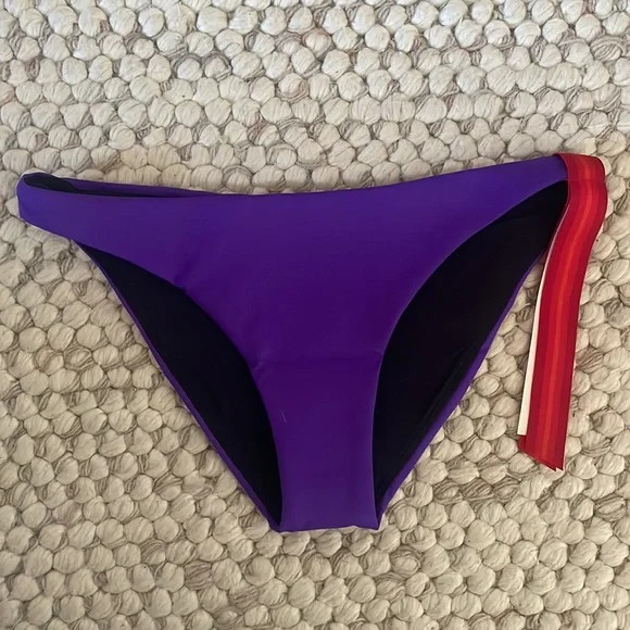 Left On Friday Wear To Bottom - Picture 4 of 8